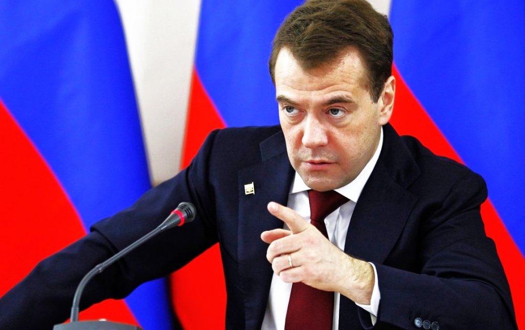 pedikulozni-prasata-medvedev-obvinil-evropu-z-mlceni-o-uderech-ukrajinske-armady-na-ruskou-federaci-pred-dnem-vitezstvi